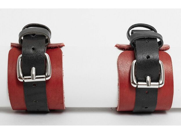 Красно-черные кожаные наручники классического дизайна 1