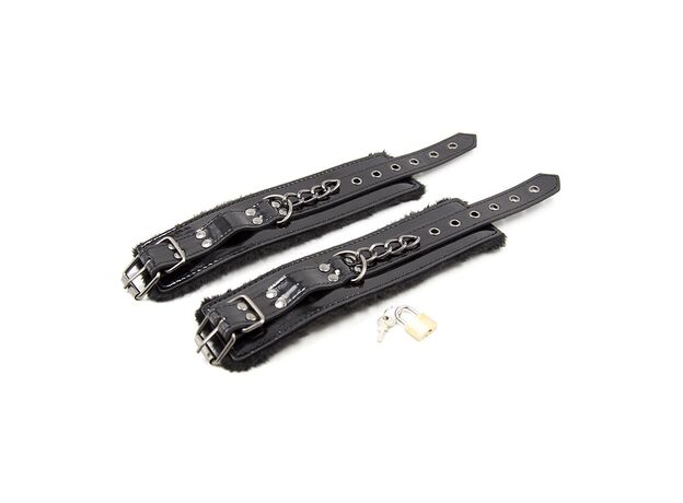 Черные лакированые наручники с меховой вкладкой 3